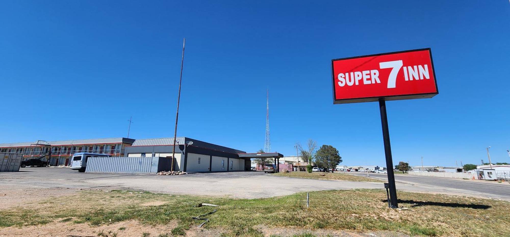 Super 7 Inn Midland Exterior photo
